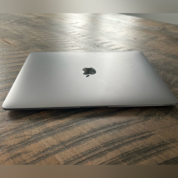 Apple 13-inch MacBook Air - Picture 2 of 10